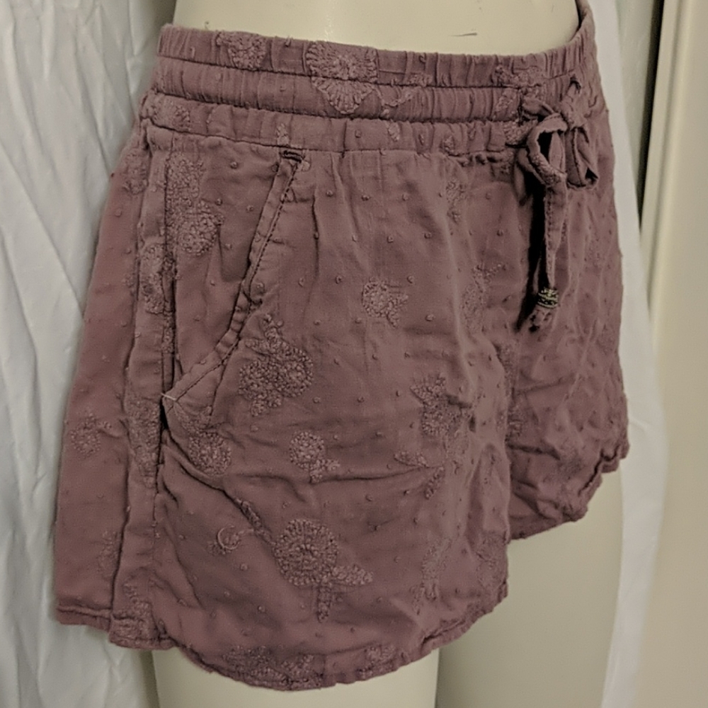 ✨5/$25✨ Anthropologie purple embroidered shorts - Picture 3 of 8